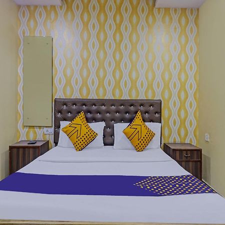 Spot On Gayatri Lodge Near Snow World Secunderabad Luaran gambar